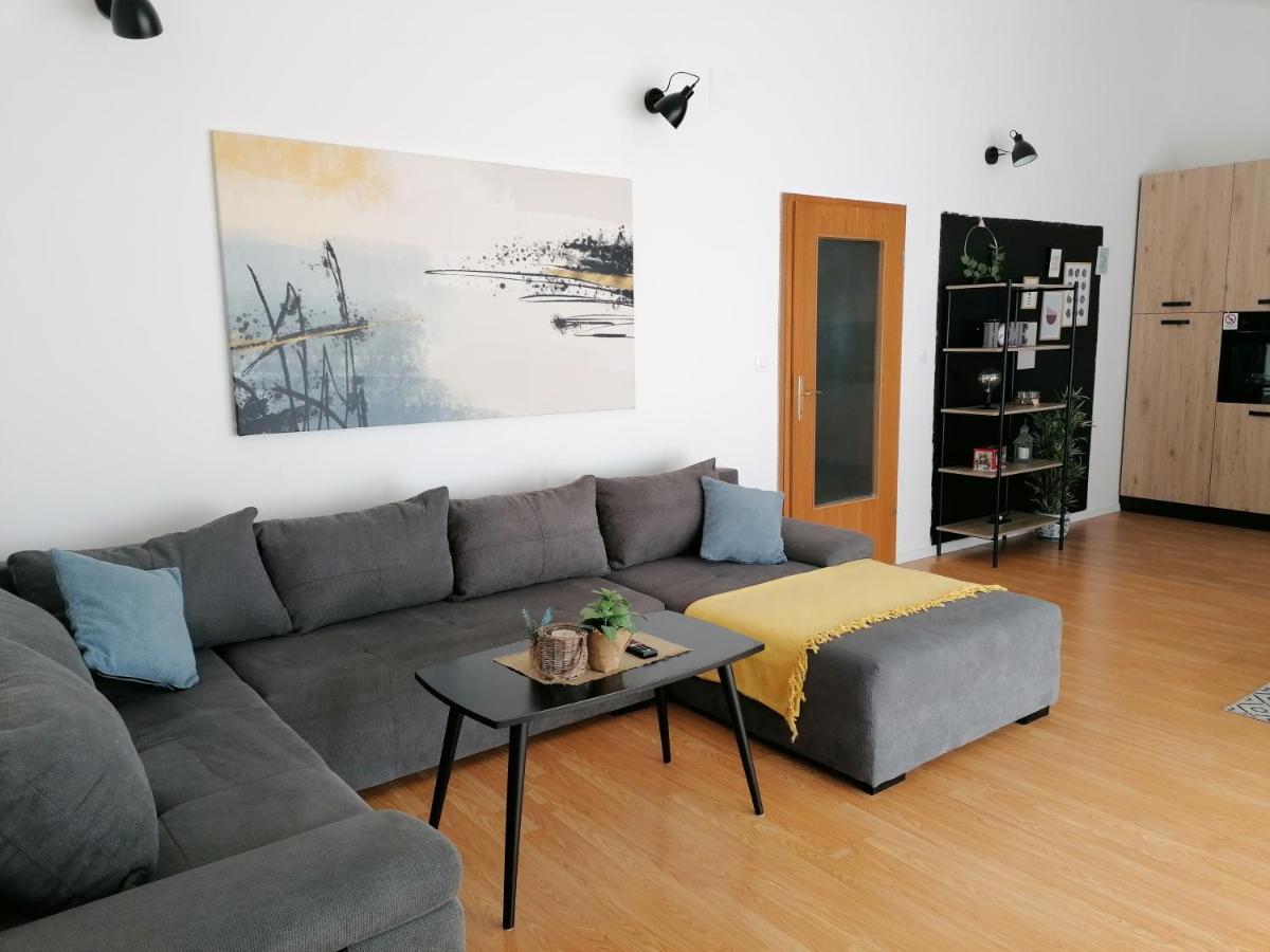 Apartment Near The Sea-Self Check-In Podstrana Exterior photo